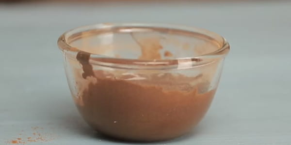 ماسك للوجه بالعسل لتفتيح البشرة